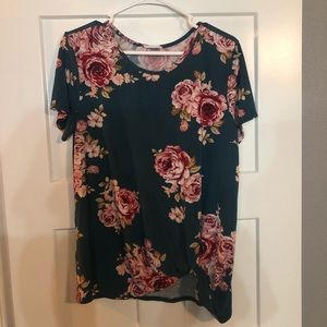 PRICE DROP 🔥Teal floral knotted tee